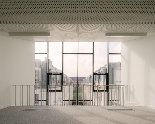 Transformation of a car garage into offices, Paris 11