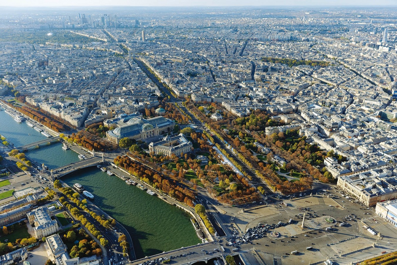 Vue aérienne des Champs-Elysées 2020